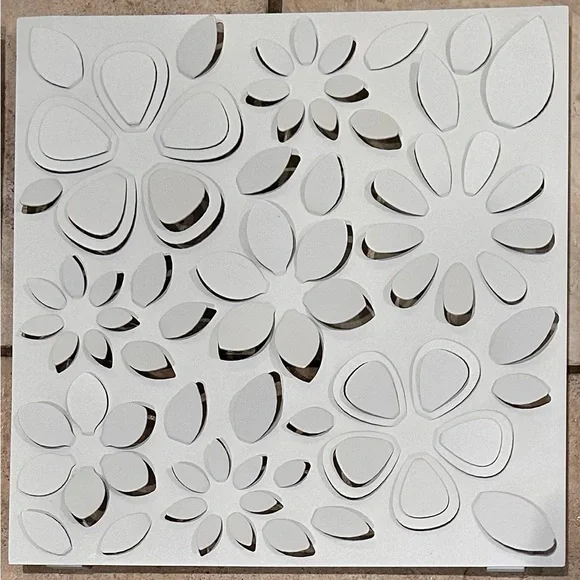 ๐ Host Pick ๐ UMBRA White Floral Wall Decor, Metal, 9x9 Inches, Set of 3 - Picture 1 of 3